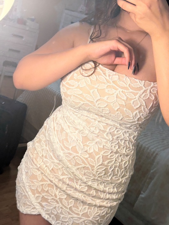 Windsor white dress ( perfect for graduation or bachelorette party) - Picture 3 of 7